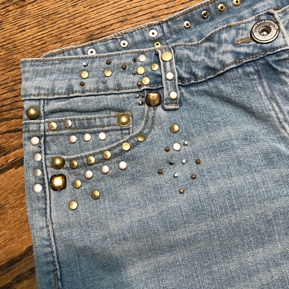 Request Studded Blue Denim Capris - Picture 3 of 7